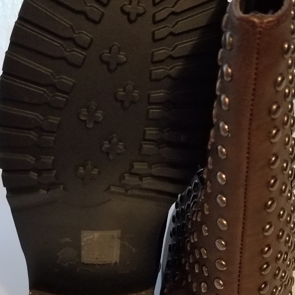Boots - Picture 3 of 3